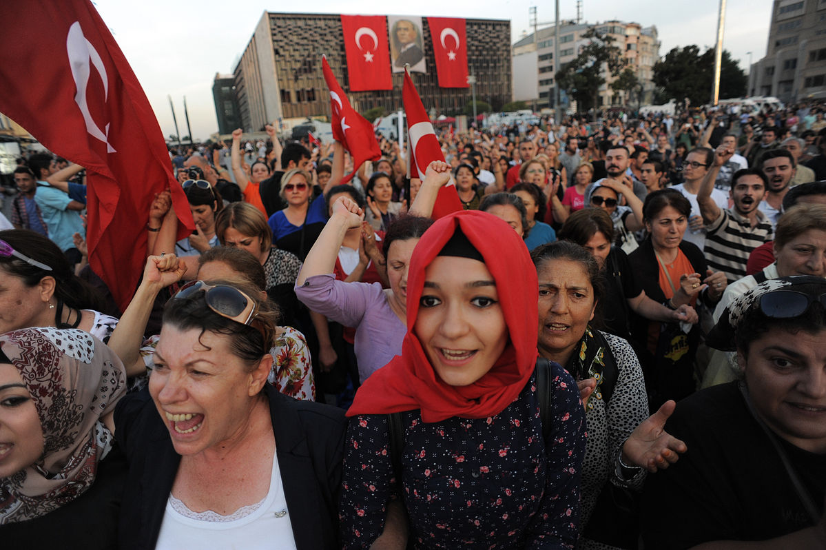 taksim_square_peaceful_protests-_events_of_june_16_2013-2